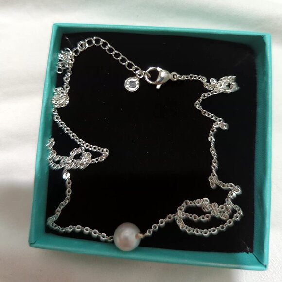 Neiman Marcus 14k Silver Plated Dainty Large Pearl Necklace - Picture 5 of 6